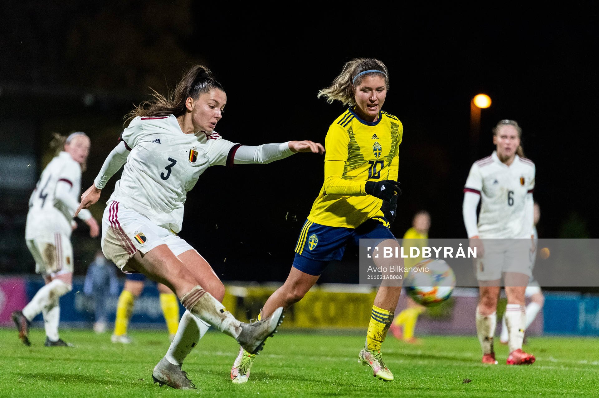 Loreta Kullashi of Sweden and Camps Romy of Belgium