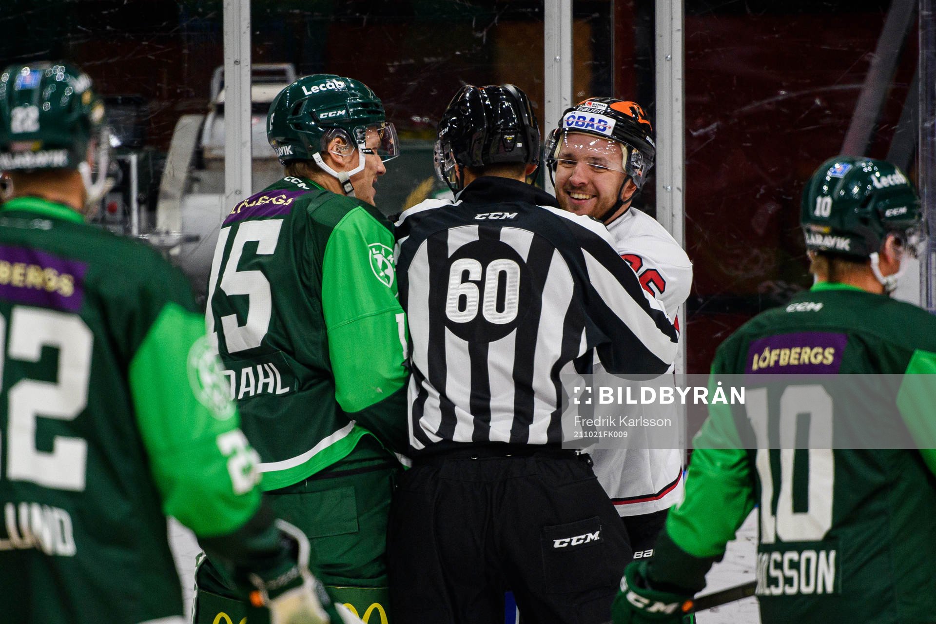 Färjestads Gustav Rydahl och Örebros Robin Kovacsunder