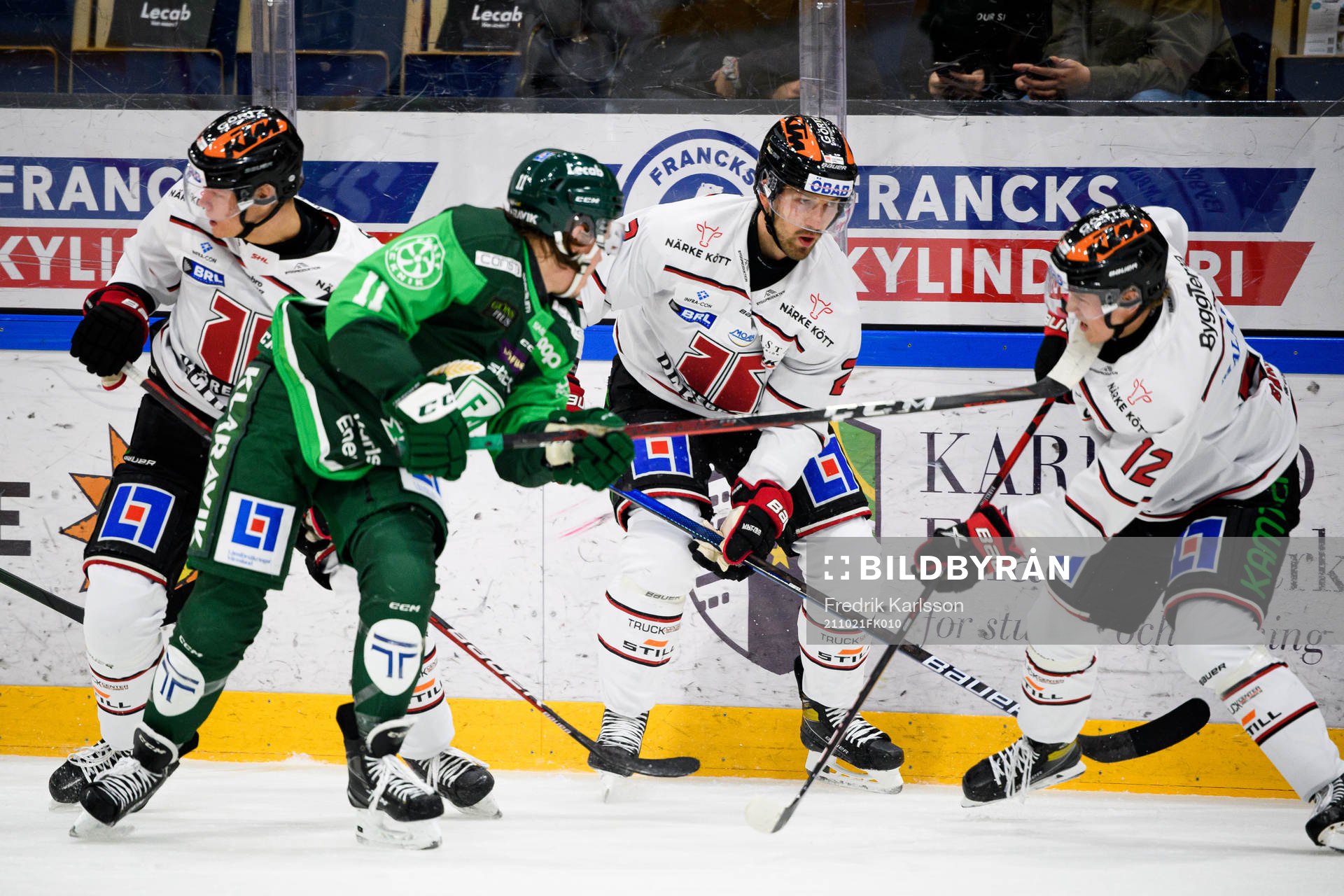 Färjestads Joakim Nygård i en kamp mot Örebros Rasmus