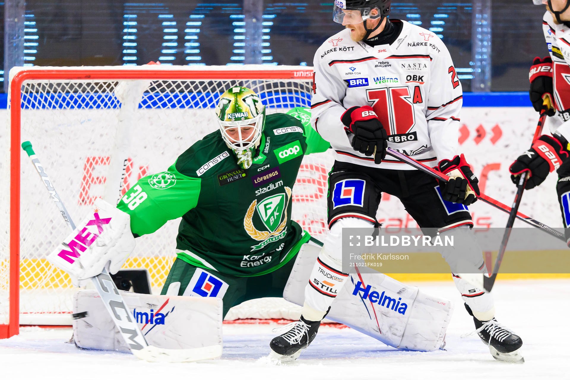 Färjestads målvakt Dominik Furch och Örebros Jani Lajunen