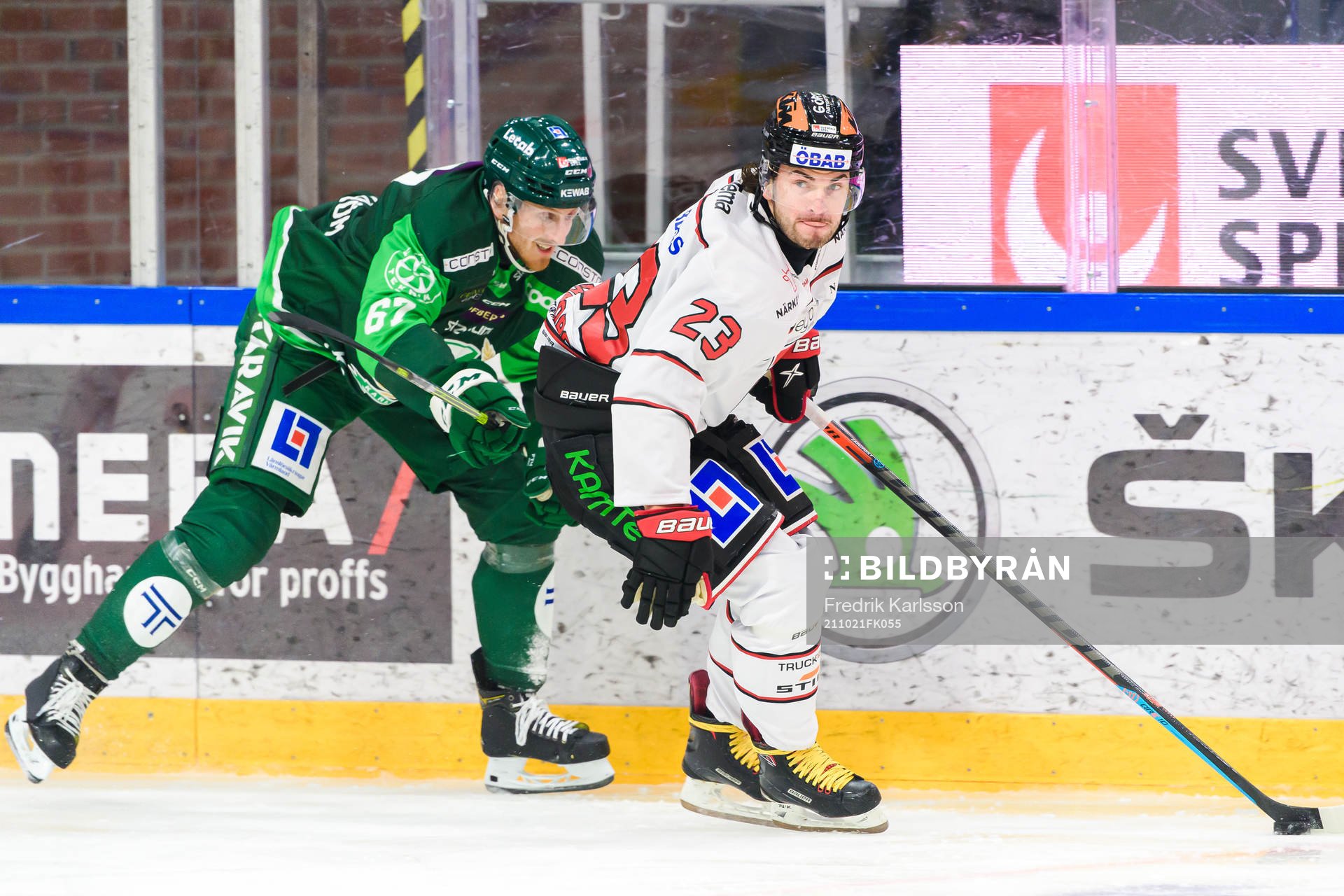 Färjestads Pontus Widerström och Örebros Petr Zámorský