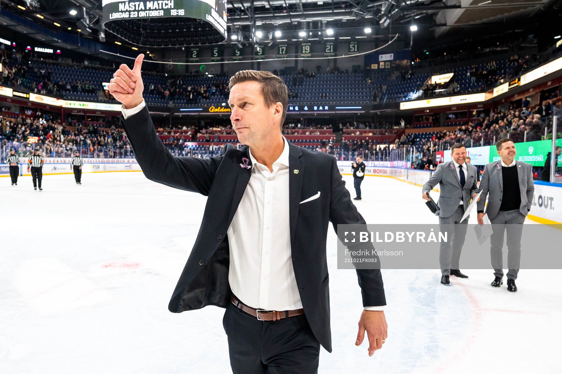 Färjestads tränare Johan Pennerborn jublar