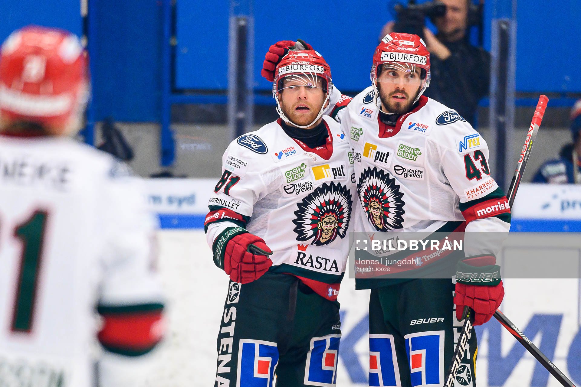 Frölundas Ryan Lasch och Michael Spacek jublar