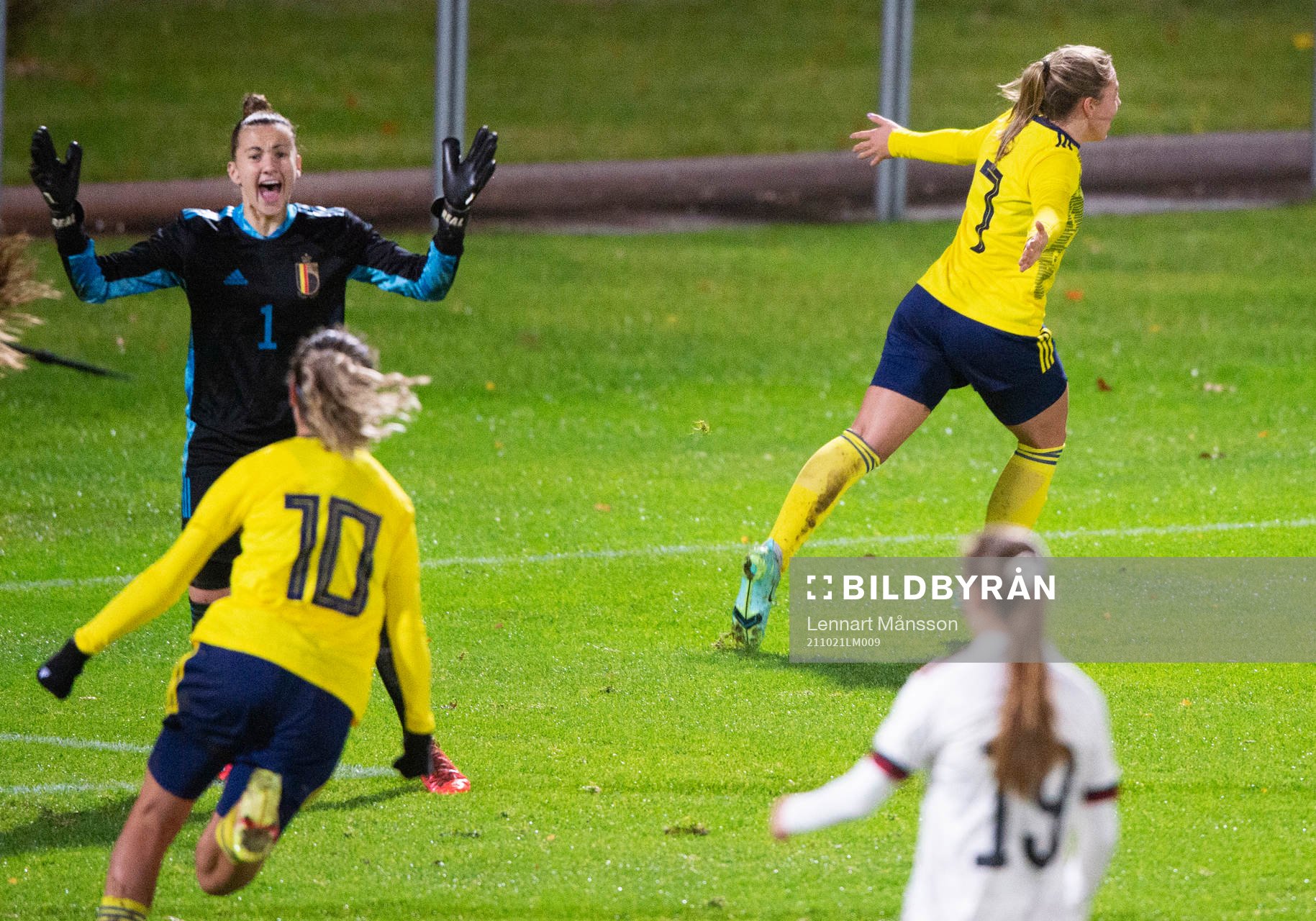 Sveriges Cornelia Kapocs, Linköpings FC, gör 1-0 och