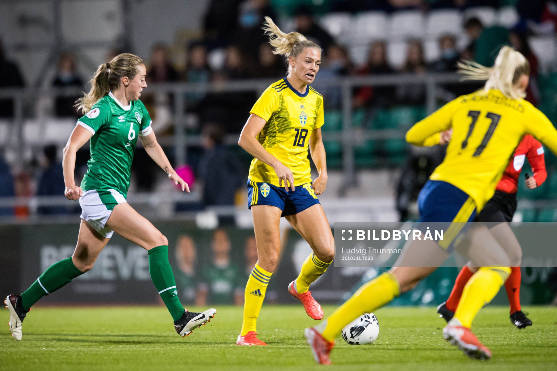 Megan Connolly of Ireland and Fridolina Rolfö of Sweden