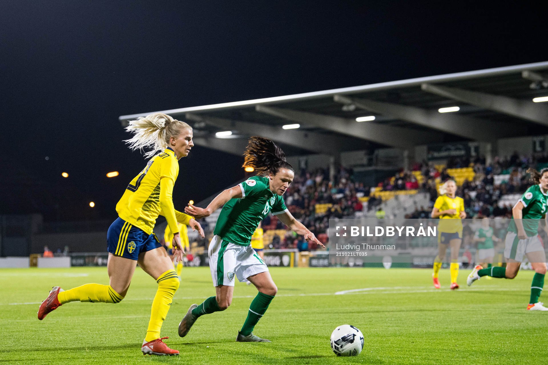 Sofia Jakobsson of Sweden and Áine O'Gorman of Ireland