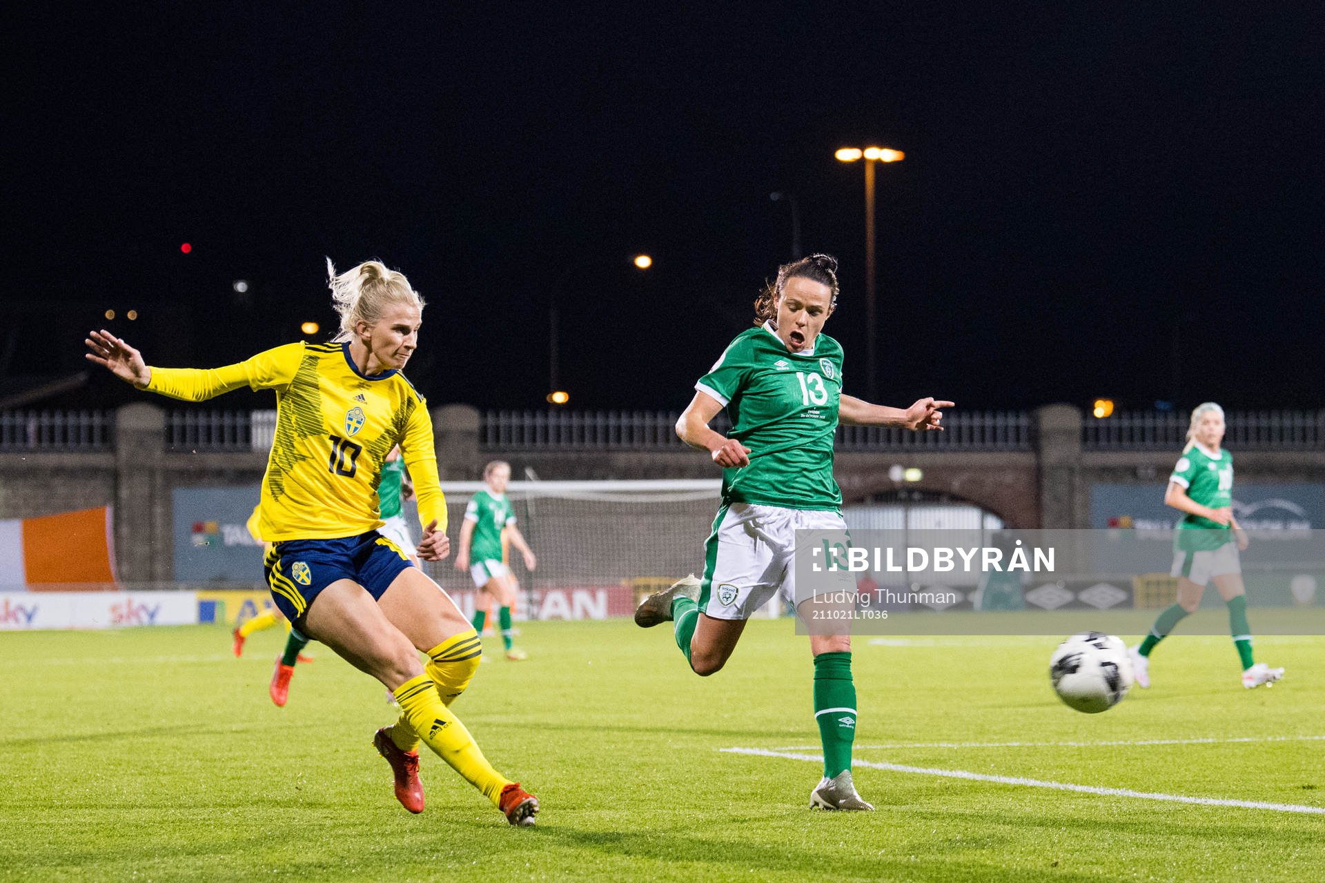 Sofia Jakobsson of Sweden and Áine O'Gorman of Ireland