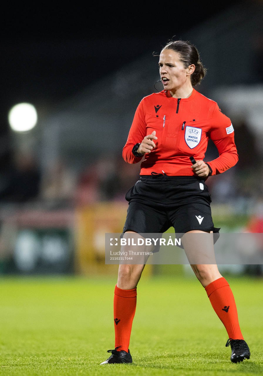 Referee Deborah Anex