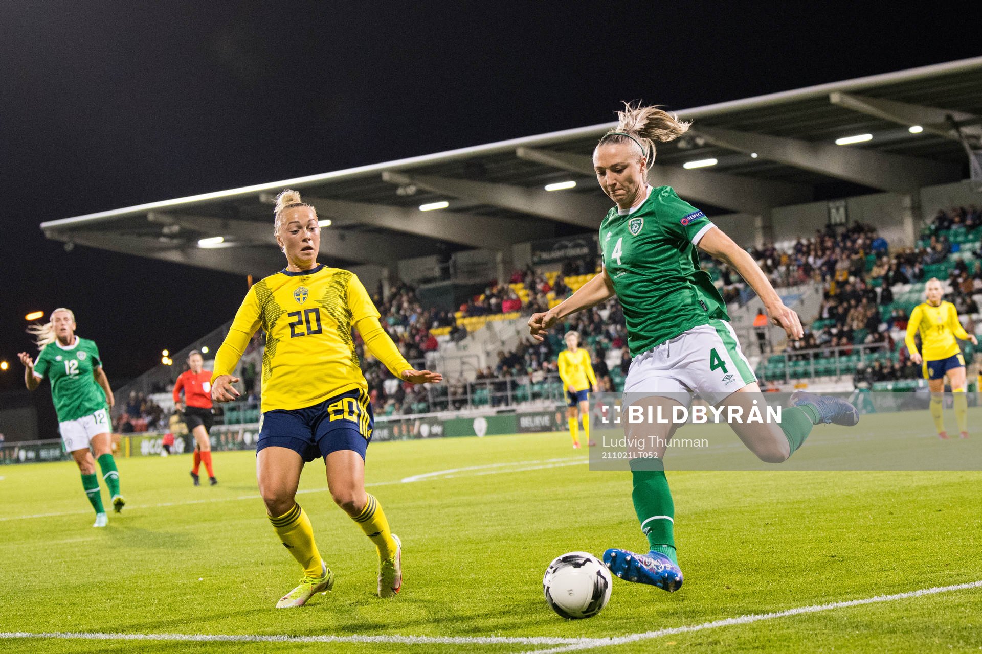 Hanna Bennison of Sweden and Louise Quinn of Ireland