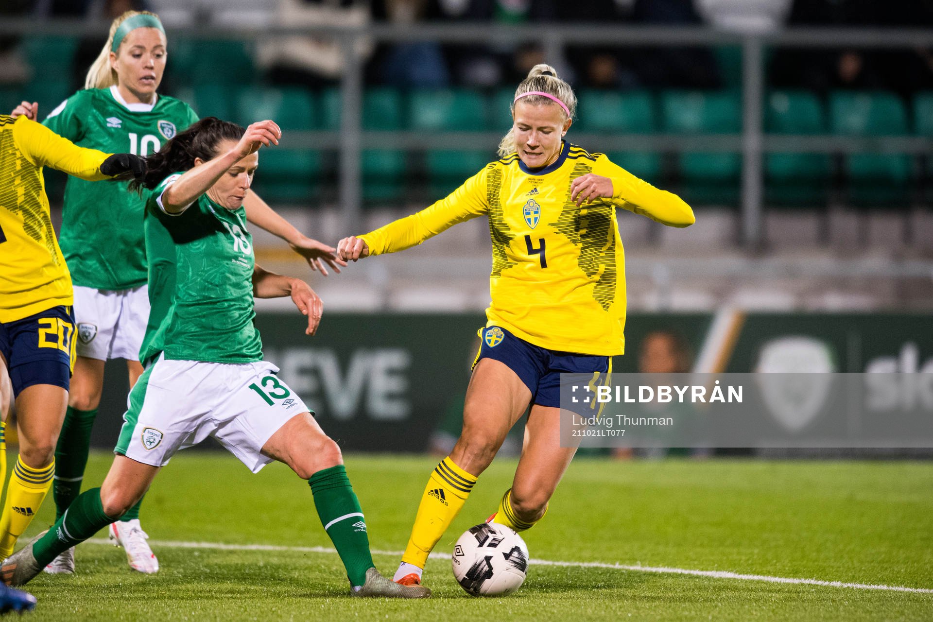 Áine O'Gorman of Ireland and Hanna Glas of Sweden