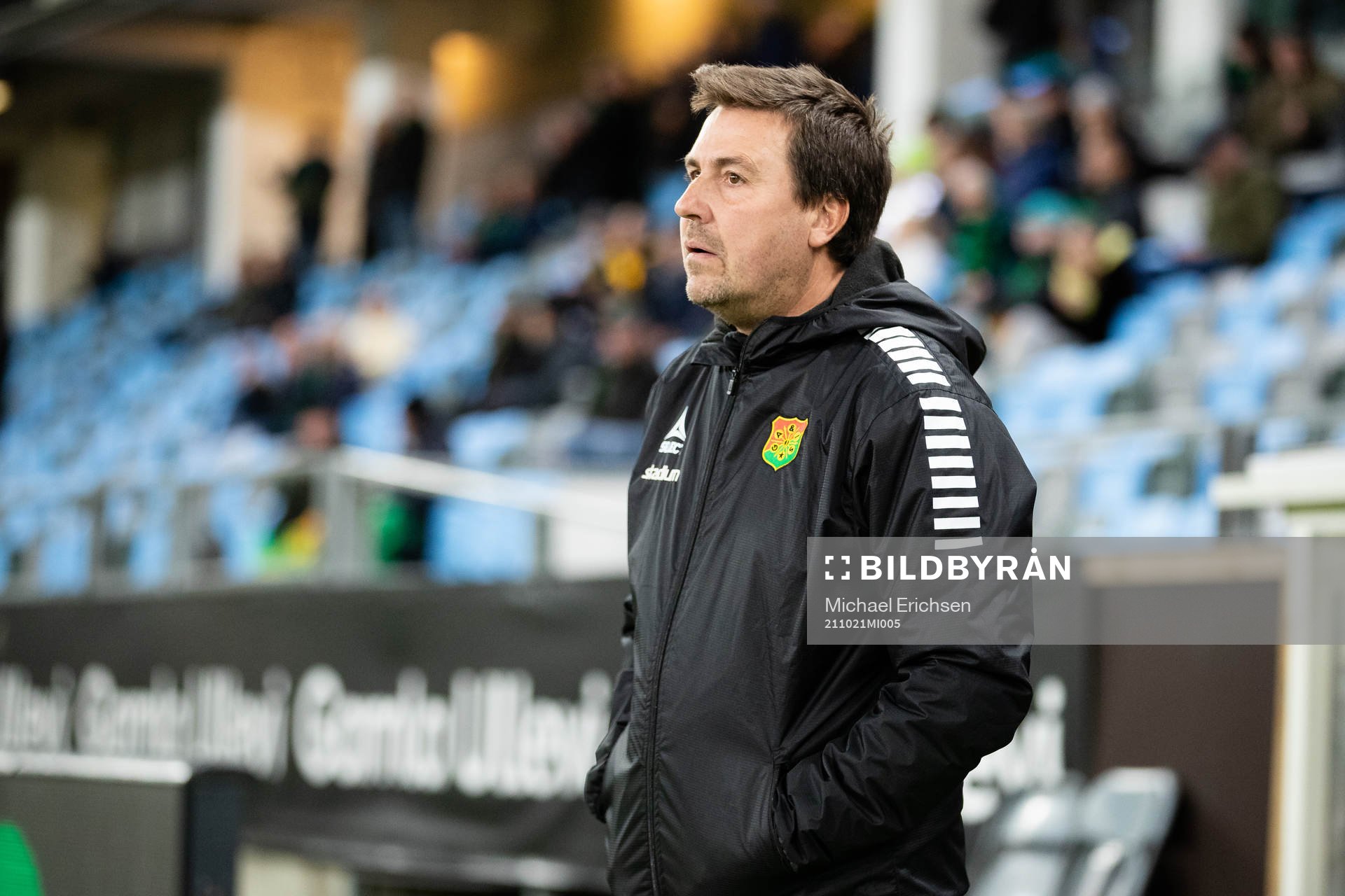 GAIS tränare Stefan Jacobsson innan  fotbollsmatchen i
