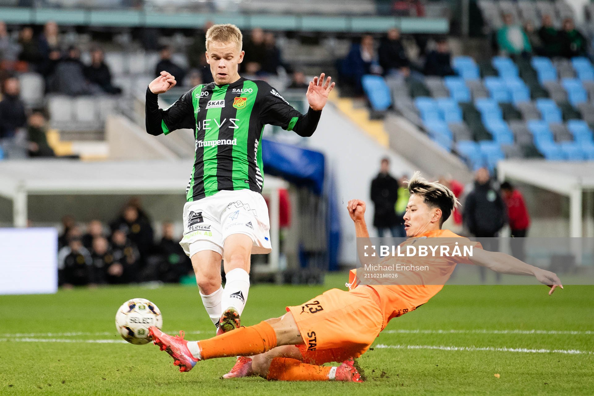 GAIS Viktor Alexandersson och AFC Eskilstunas Kazuki