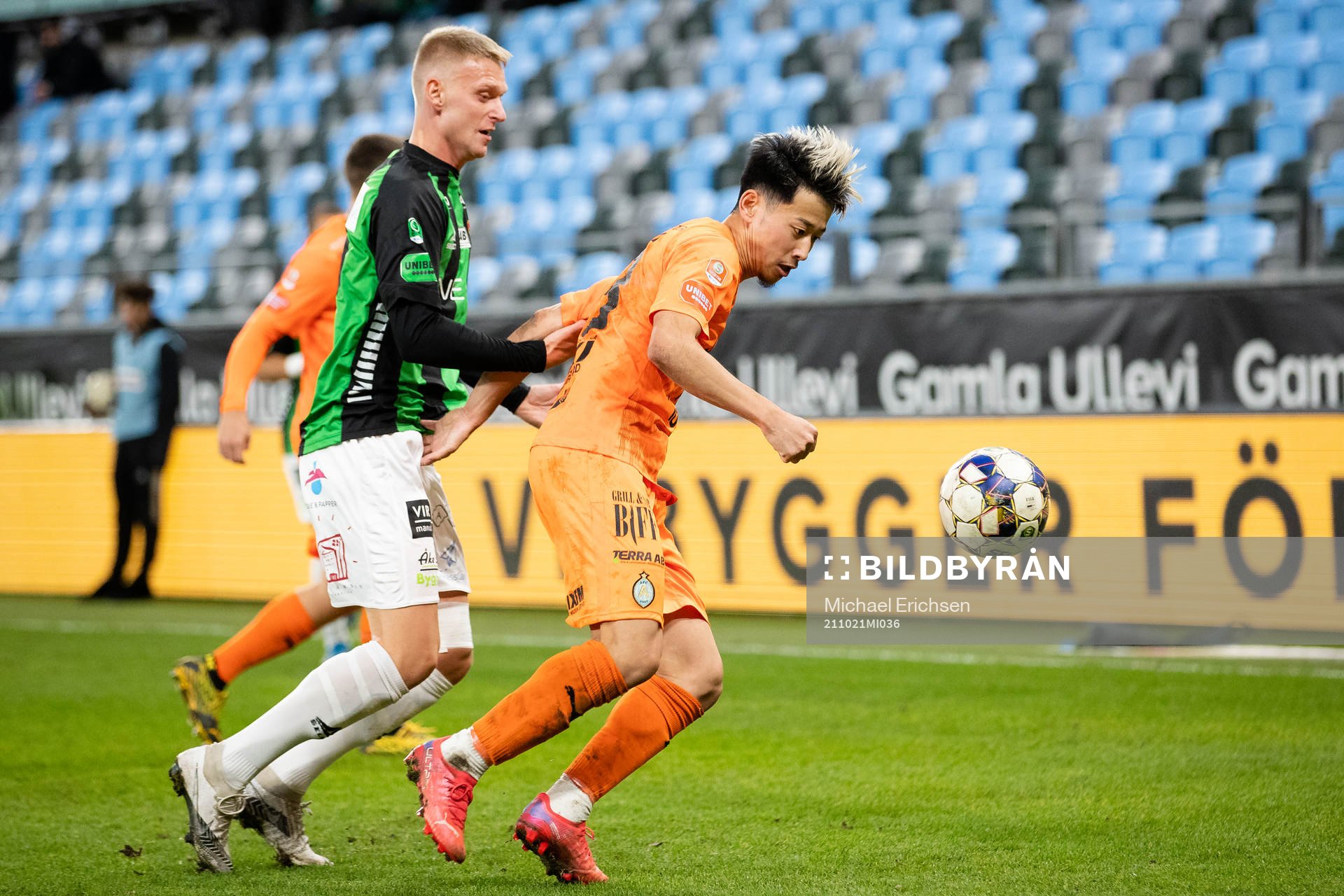 GAIS Joackim Åberg och AFC Eskilstunas Kazuki Takahashi