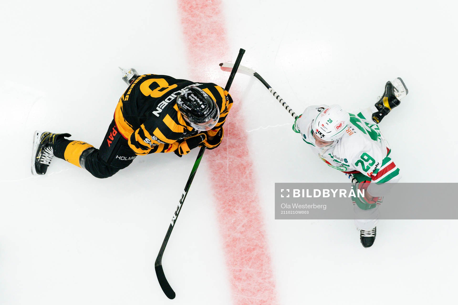 Skellefteås Petter Granberg och Rögles Tyler Kelleher