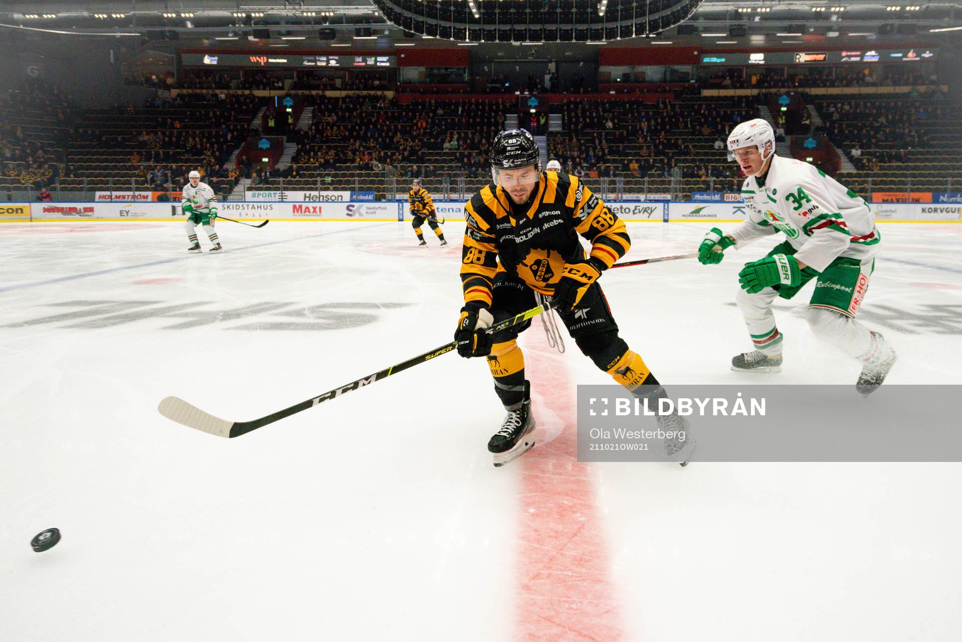 Skellefteås Jayce Hawryluk och Rögles Adam Edström