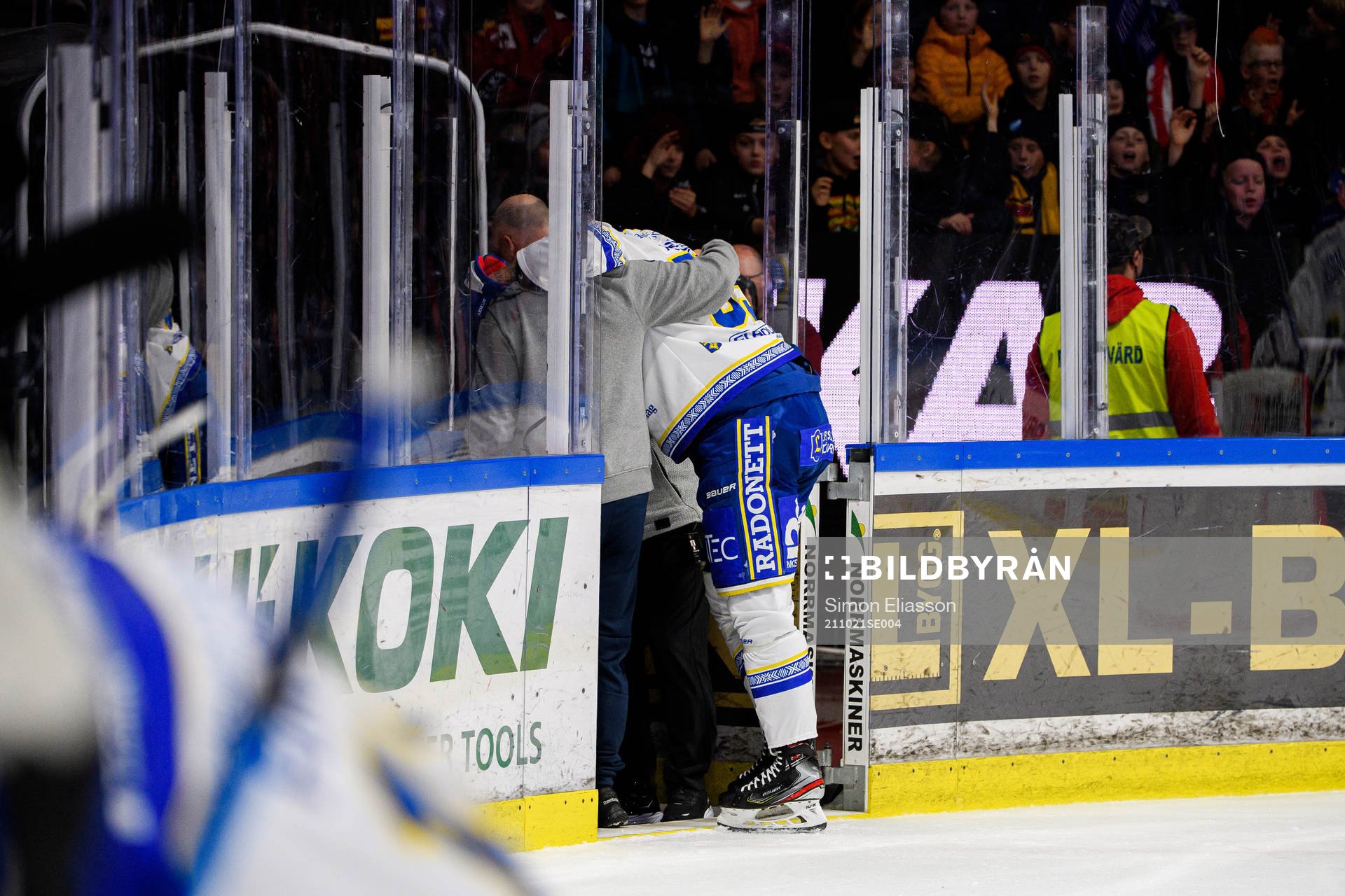 Leksands Jonas Ahnelöv lämnar isen