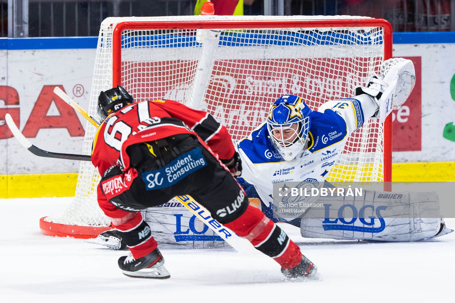 Leksands målvakt Kasimir Kaskisuo och Luleås Linus Omark