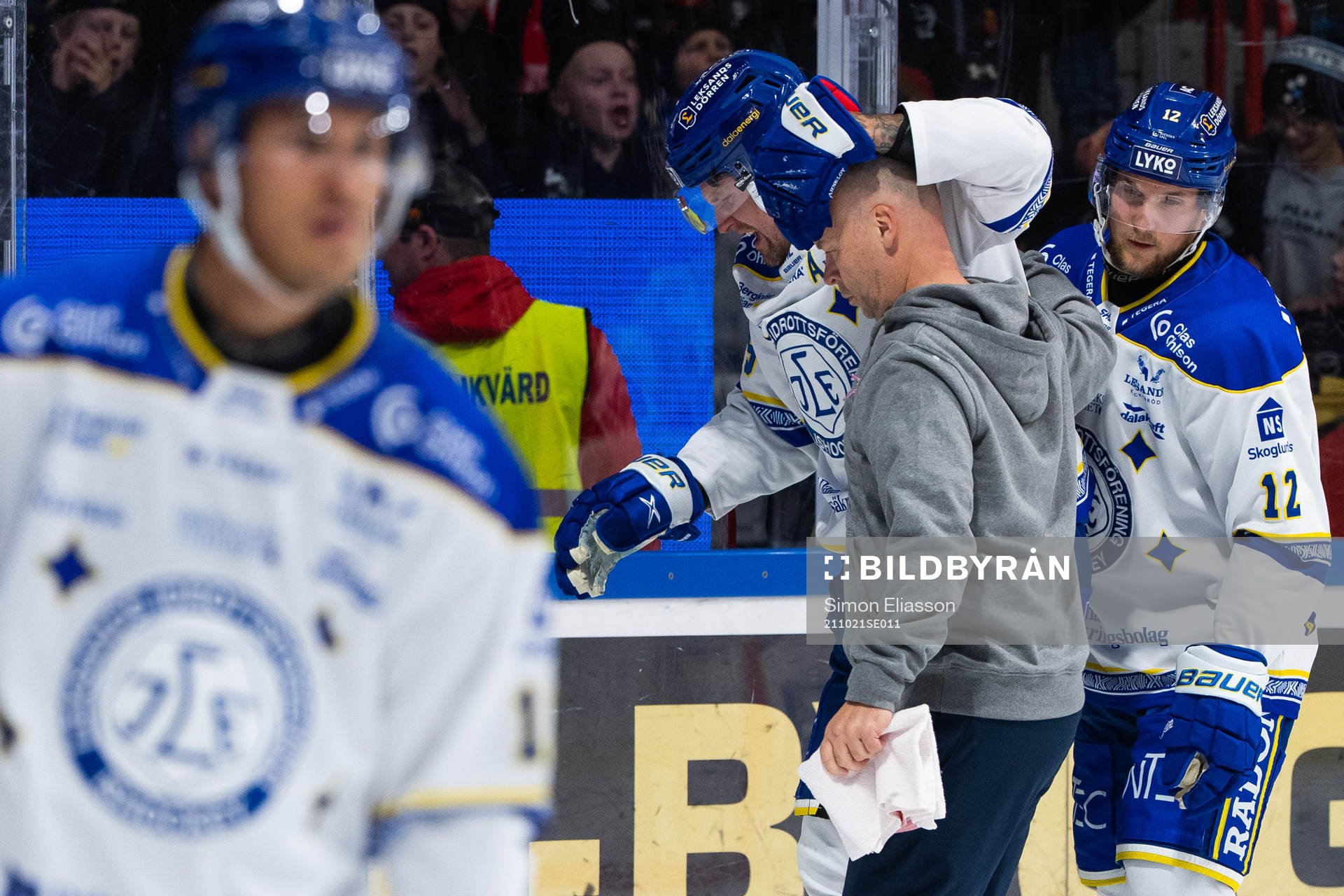 Leksands Jonas Ahnelöv går av skadad