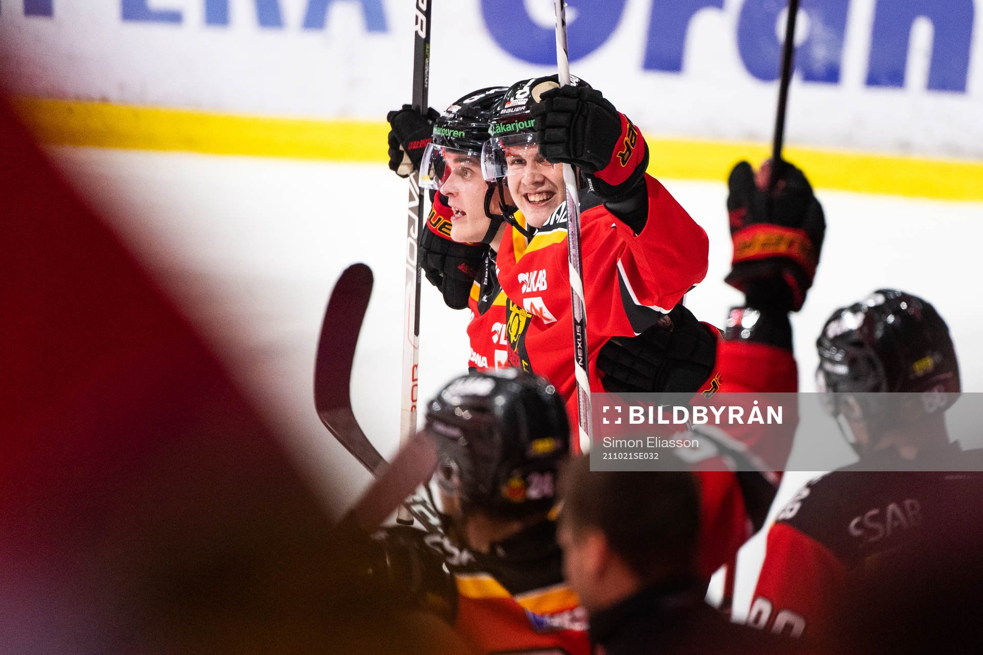 Luleås Julius Honka och Radek Muzik jublar