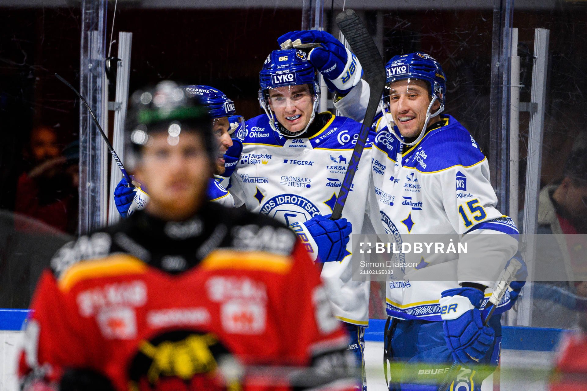 Leksands Nils Åman och Max Veronneau jublar
