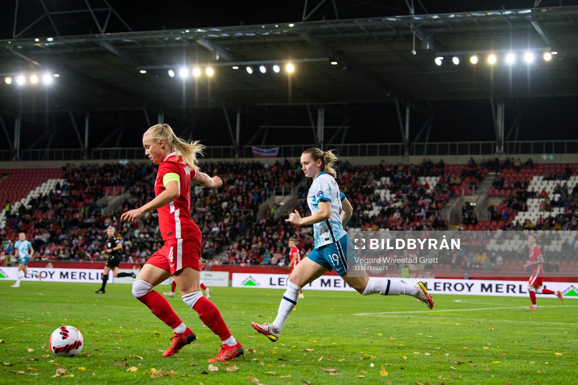 Paulina Dudek of Poland and Elisabeth Terland of Norway