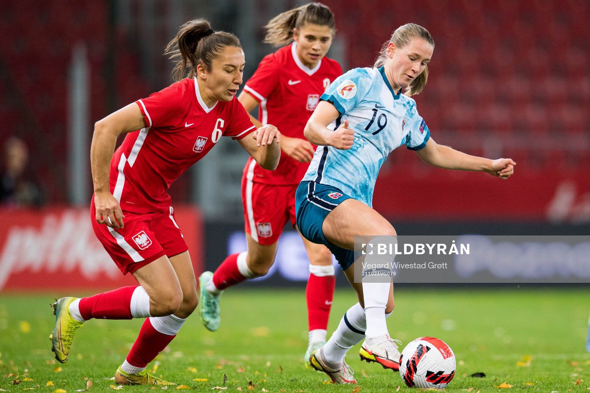 Sylwia Matysik of Poland and Elisabeth Terland of Norway