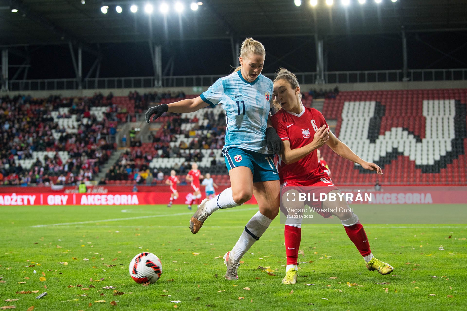 Lisa-Marie Karlseng Utland of Norway and Sylwia Matysik of