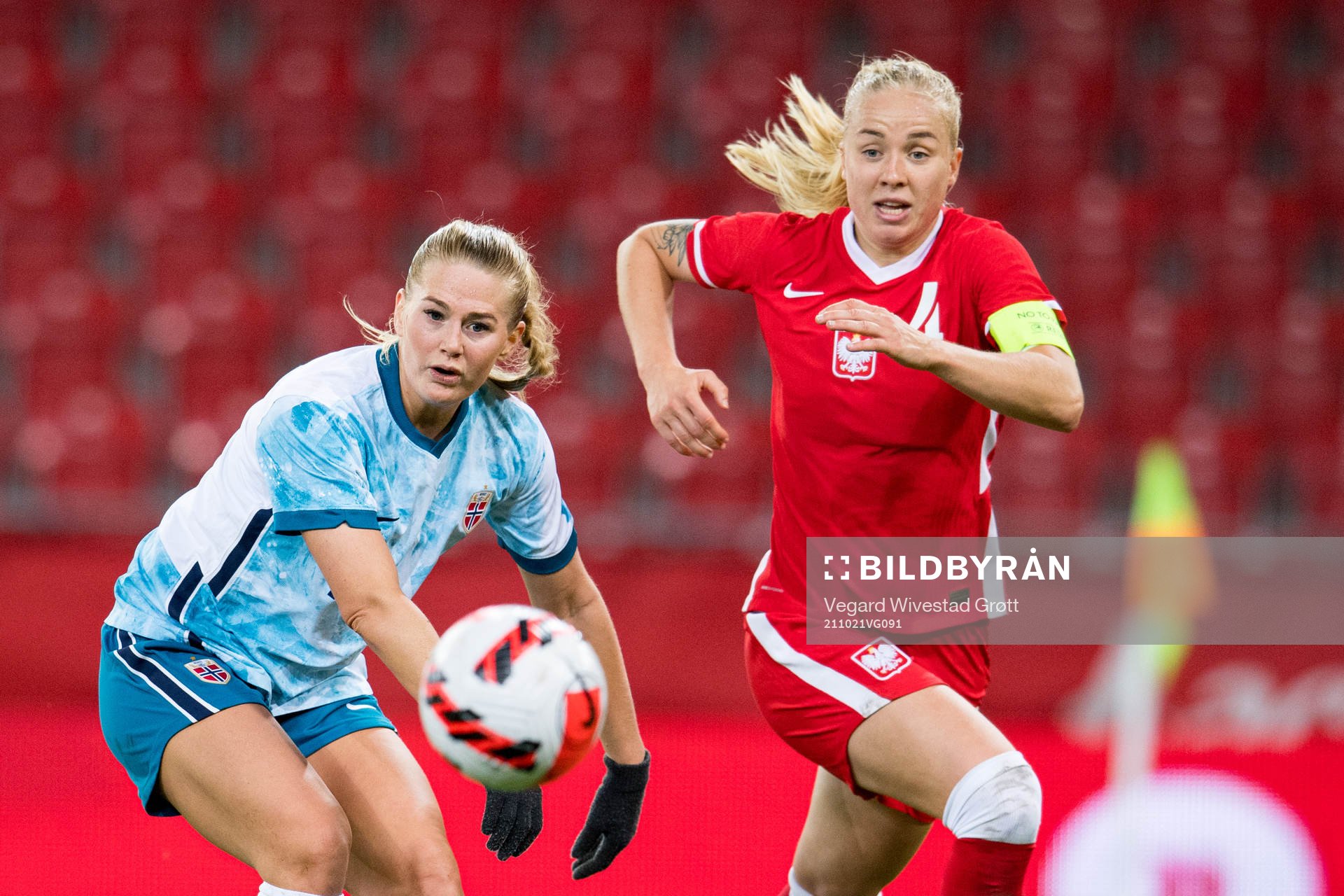 Lisa-Marie Karlseng Utland of Norway and Paulina Dudek of