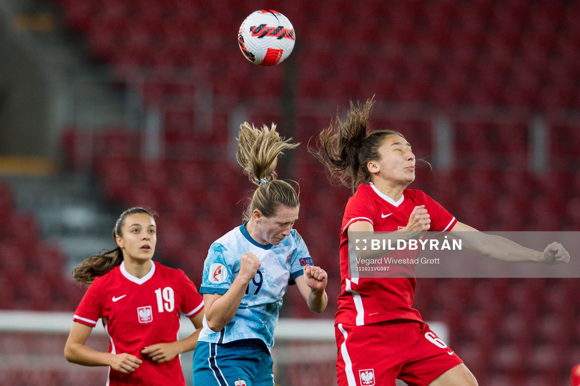 Elisabeth Terland of Norway and Sylwia Matysik of Poland