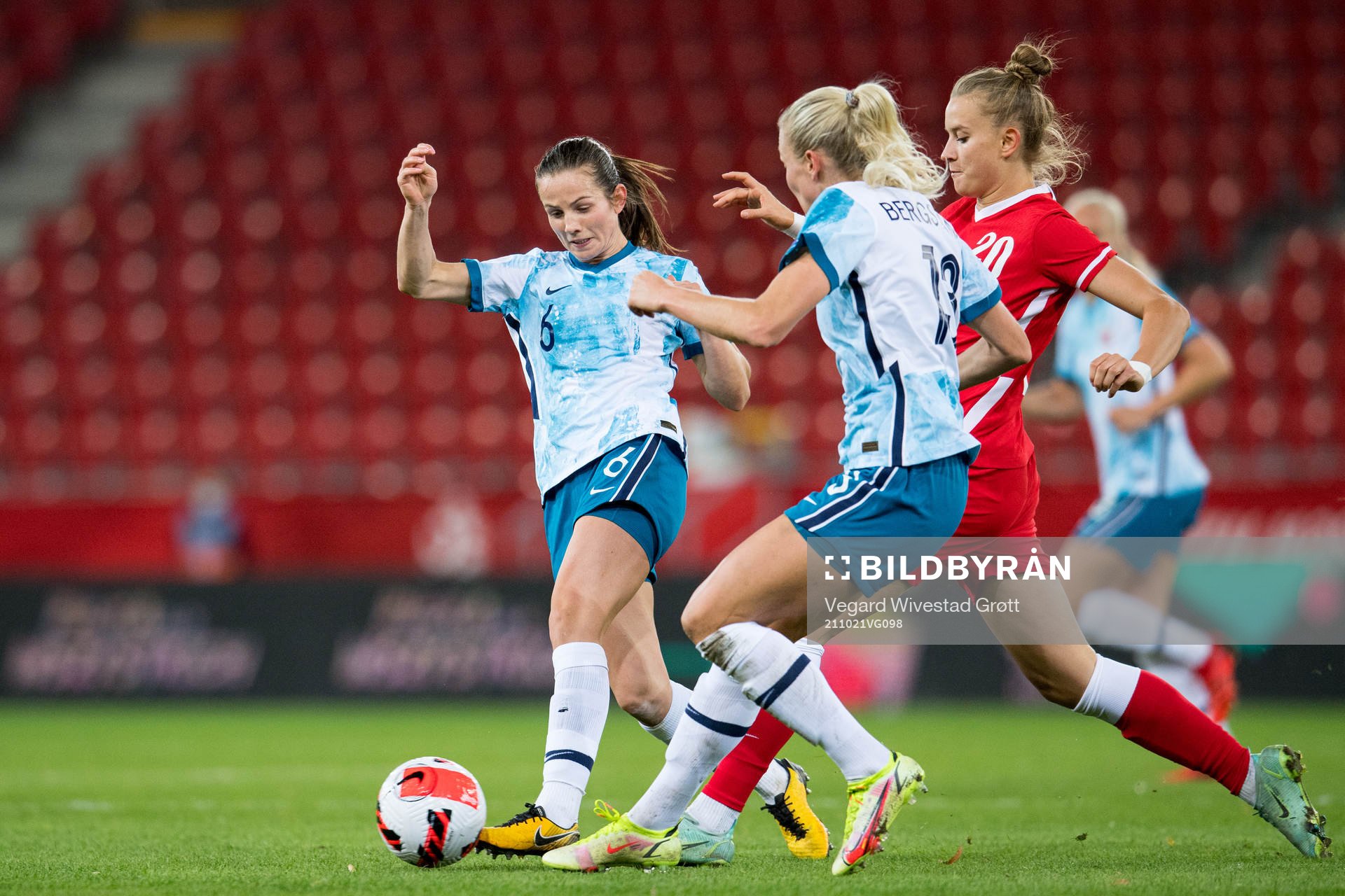 Tuva Hansen of Norway and Nikola Karczewska of Poland