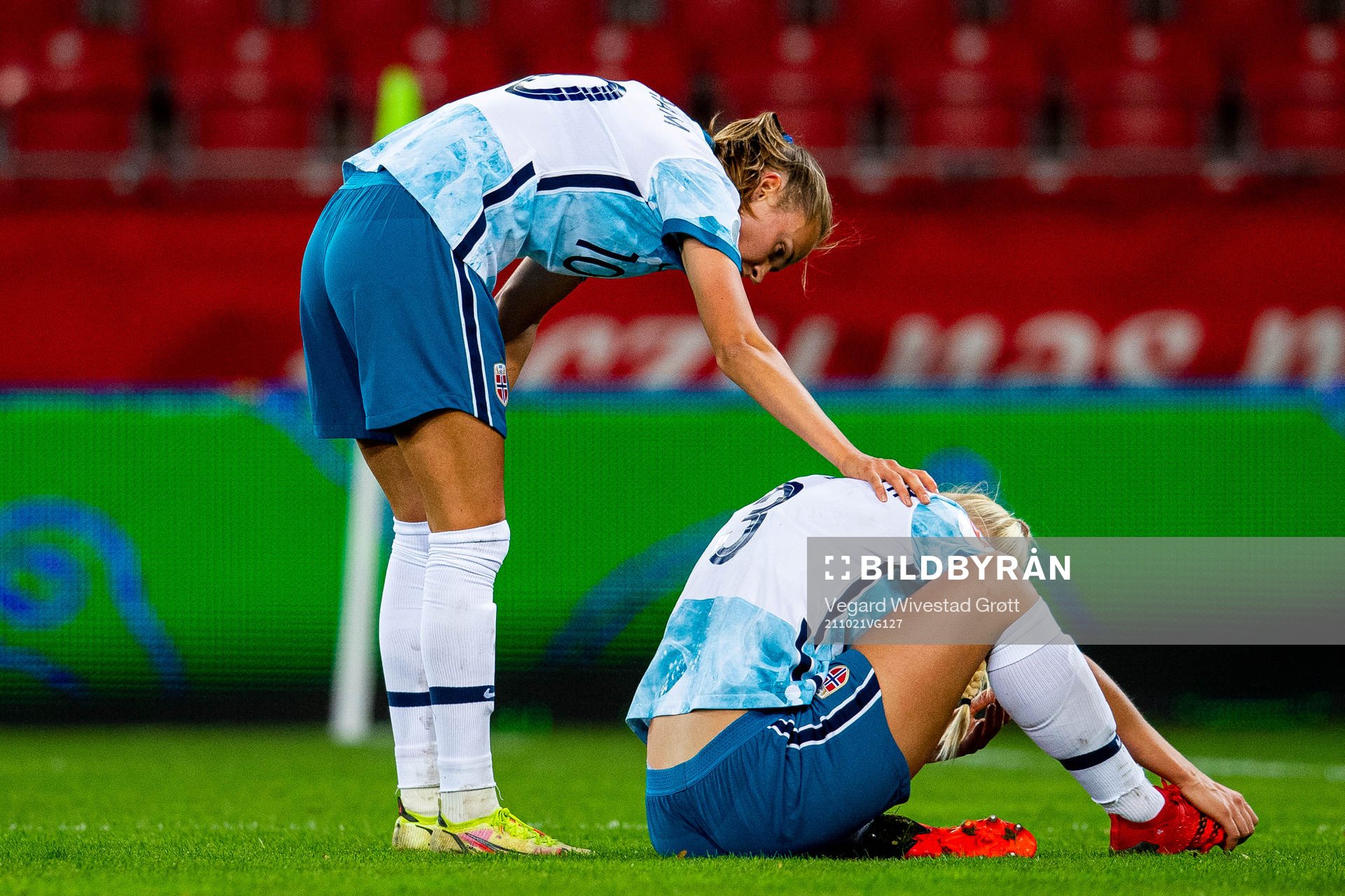 Caroline Graham Hansen and Maria Thorisdottir of Norway