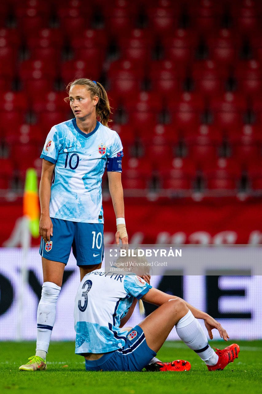 Caroline Graham Hansen and Maria Thorisdottir of Norway