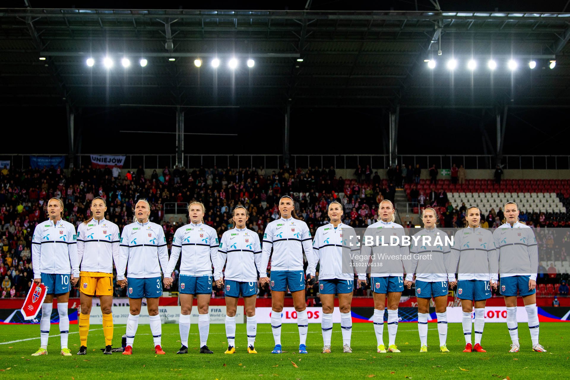 Caroline Graham Hansen, goalkeeper Cecilie Fiskerstrand,