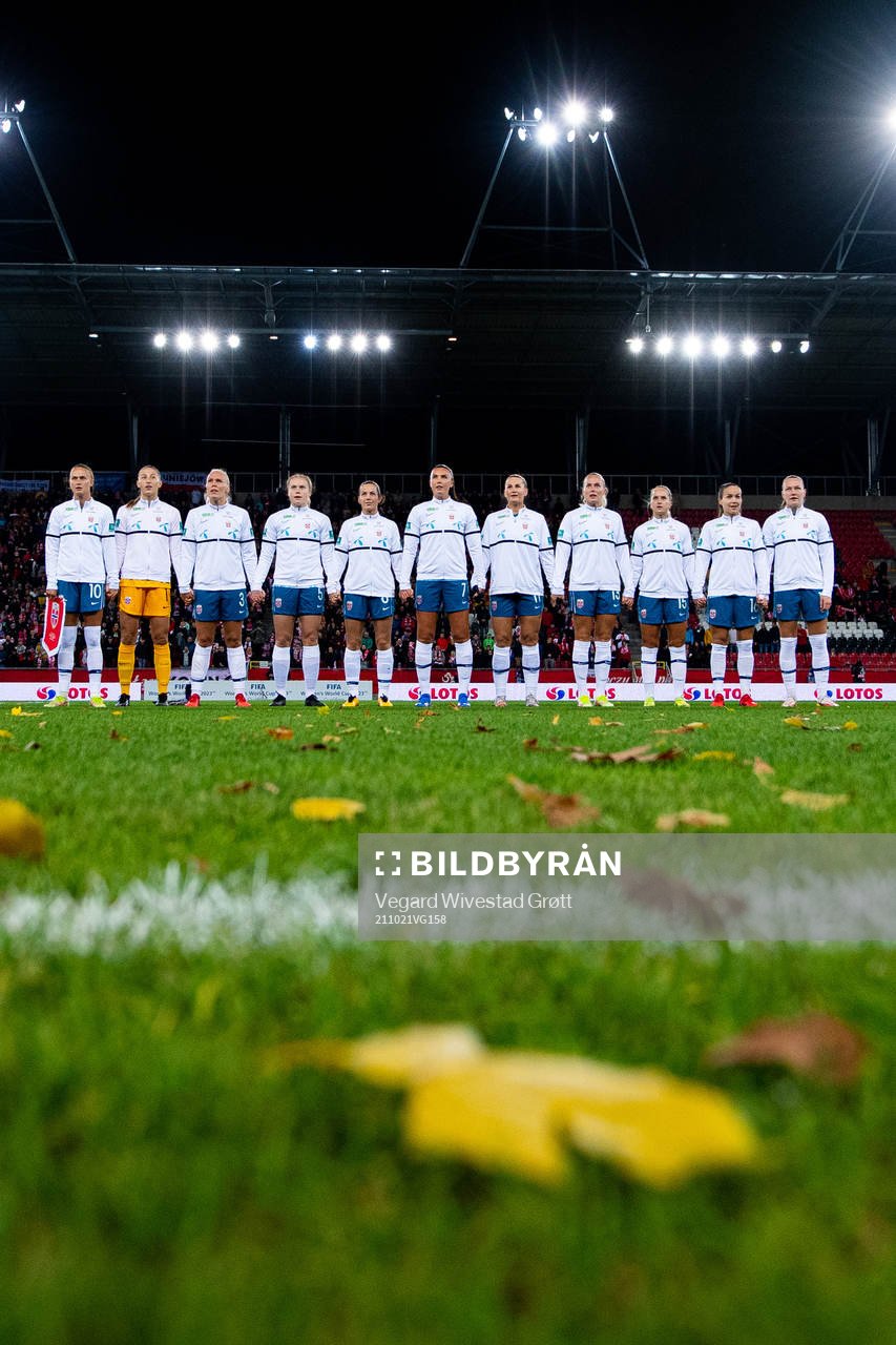 Caroline Graham Hansen, goalkeeper Cecilie Fiskerstrand,