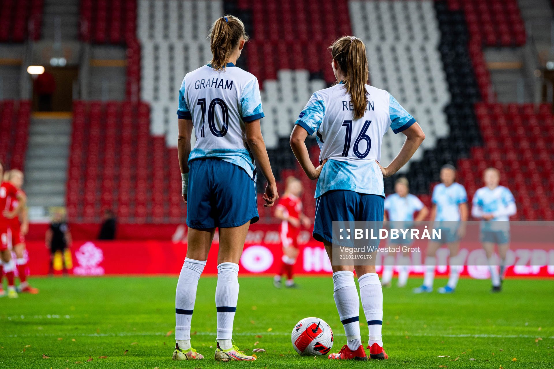 Caroline Graham Hansen and Guro Reiten of Norway