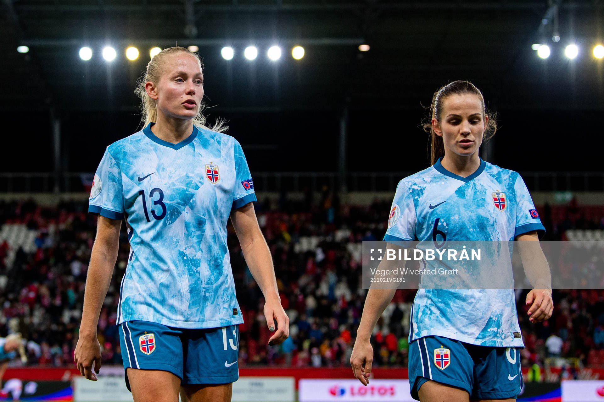 Guro Bergsvand and Tuva Hansen of Norway at half time