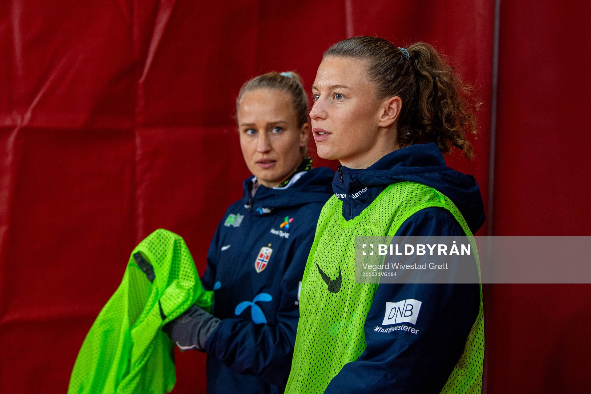 Maria Olsvik and Synne Skinnes Hansen of Norway at half time