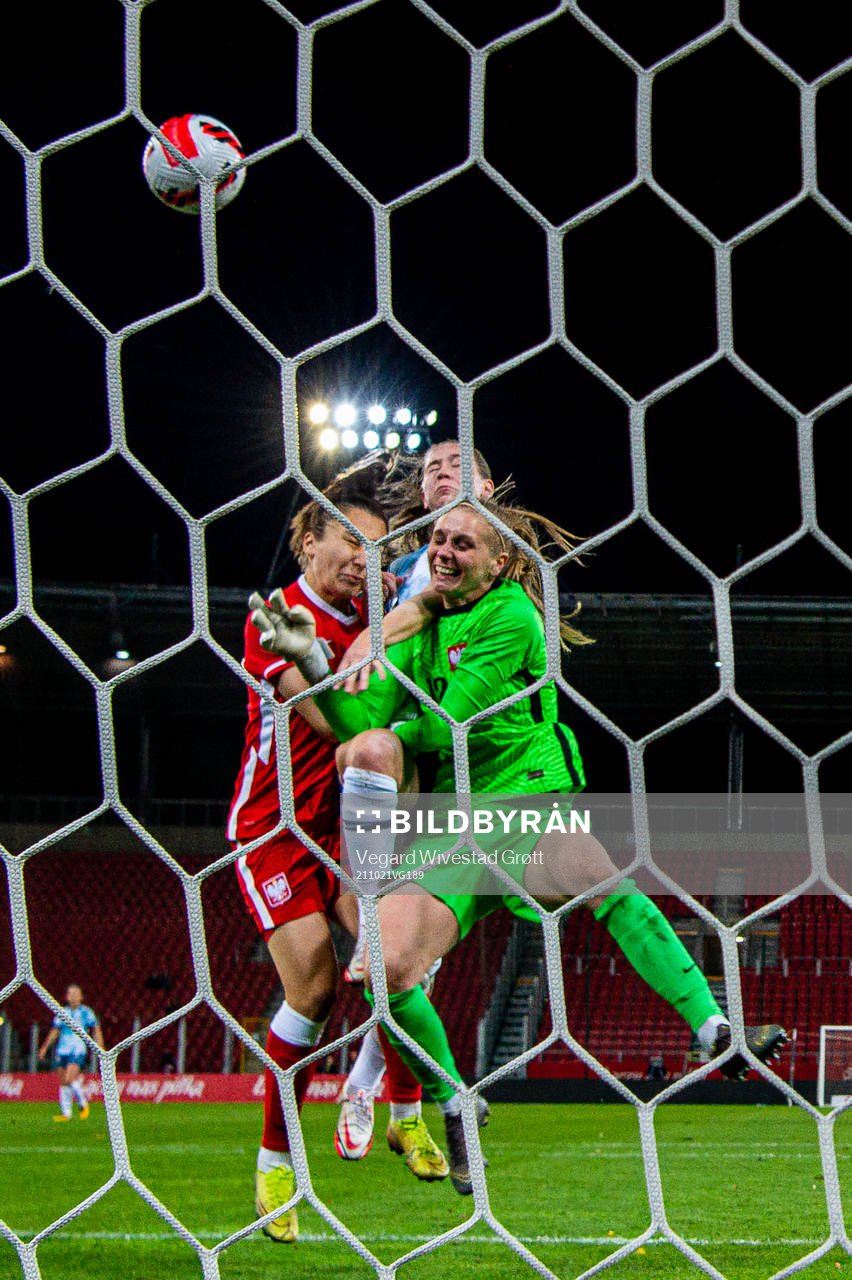 Sylwia Matysik of Poland, Elisabeth Terland of Norway and