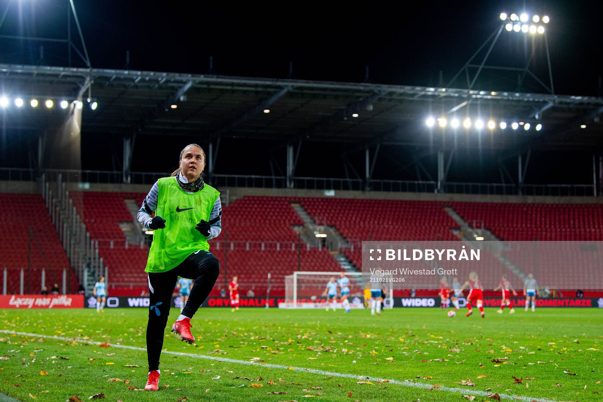 Heidi Ellingsen of Norway warms up