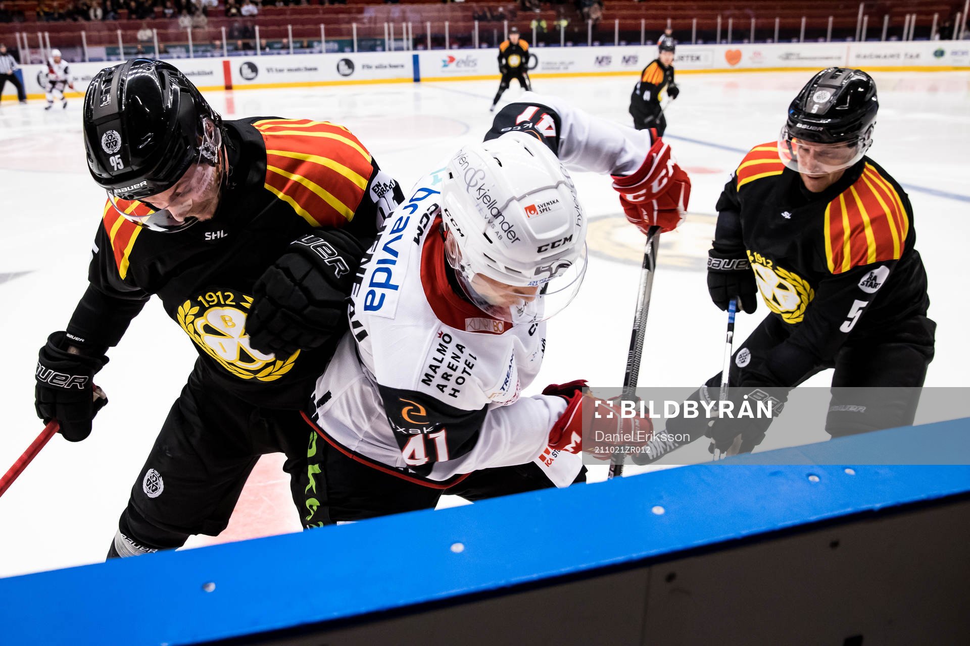 Brynäs Nick Olesen och Malmö Redhawks Jaedon Descheneau