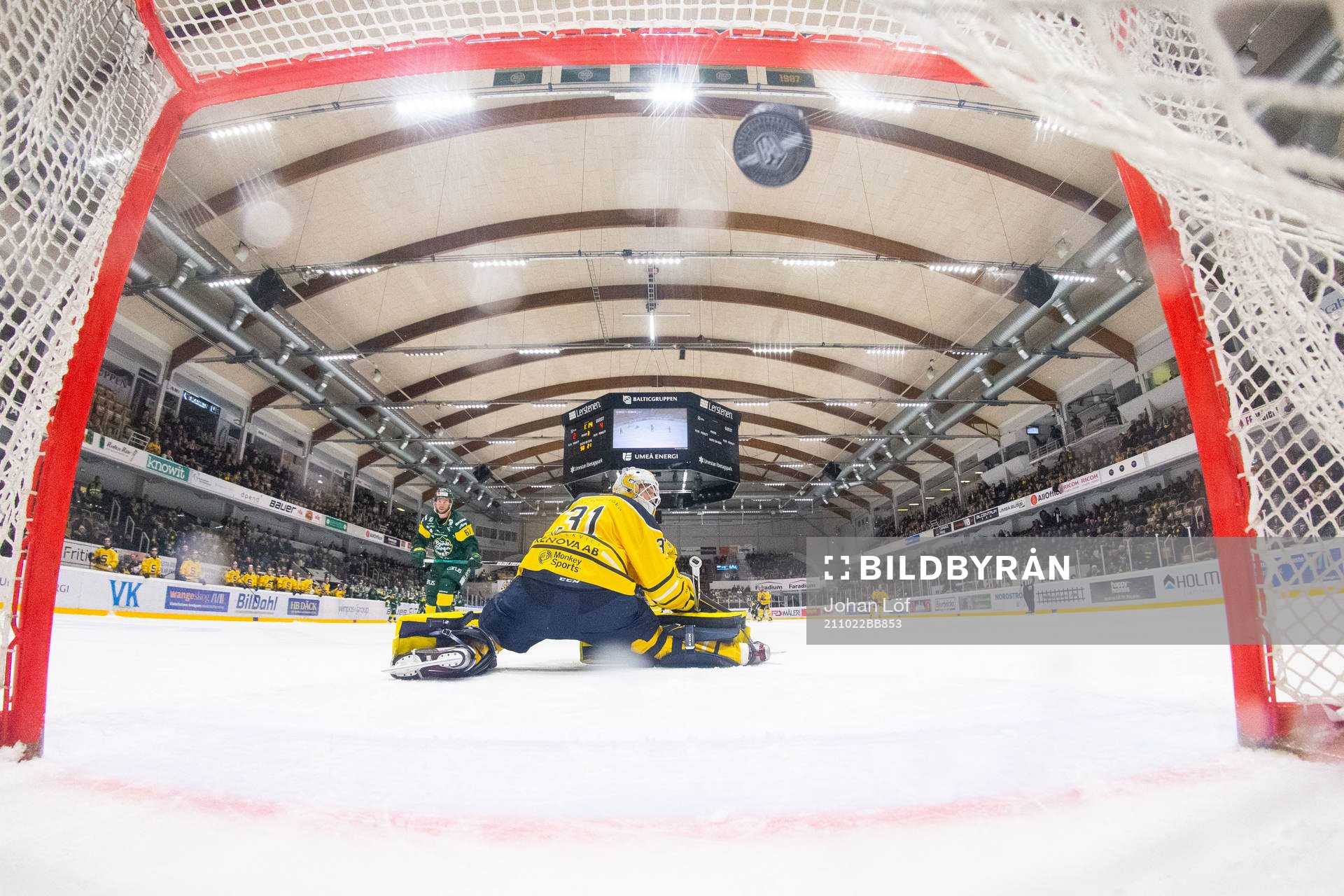 Björklövens Francis Perron gör 3-4 pucken bakom