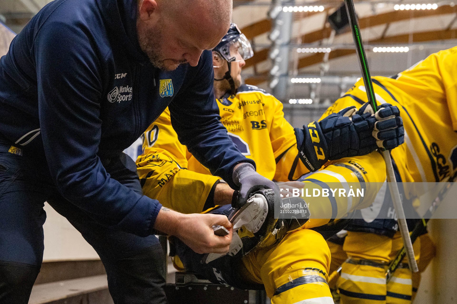 Södertäljes materialare hjälper Tobias Lindberg med