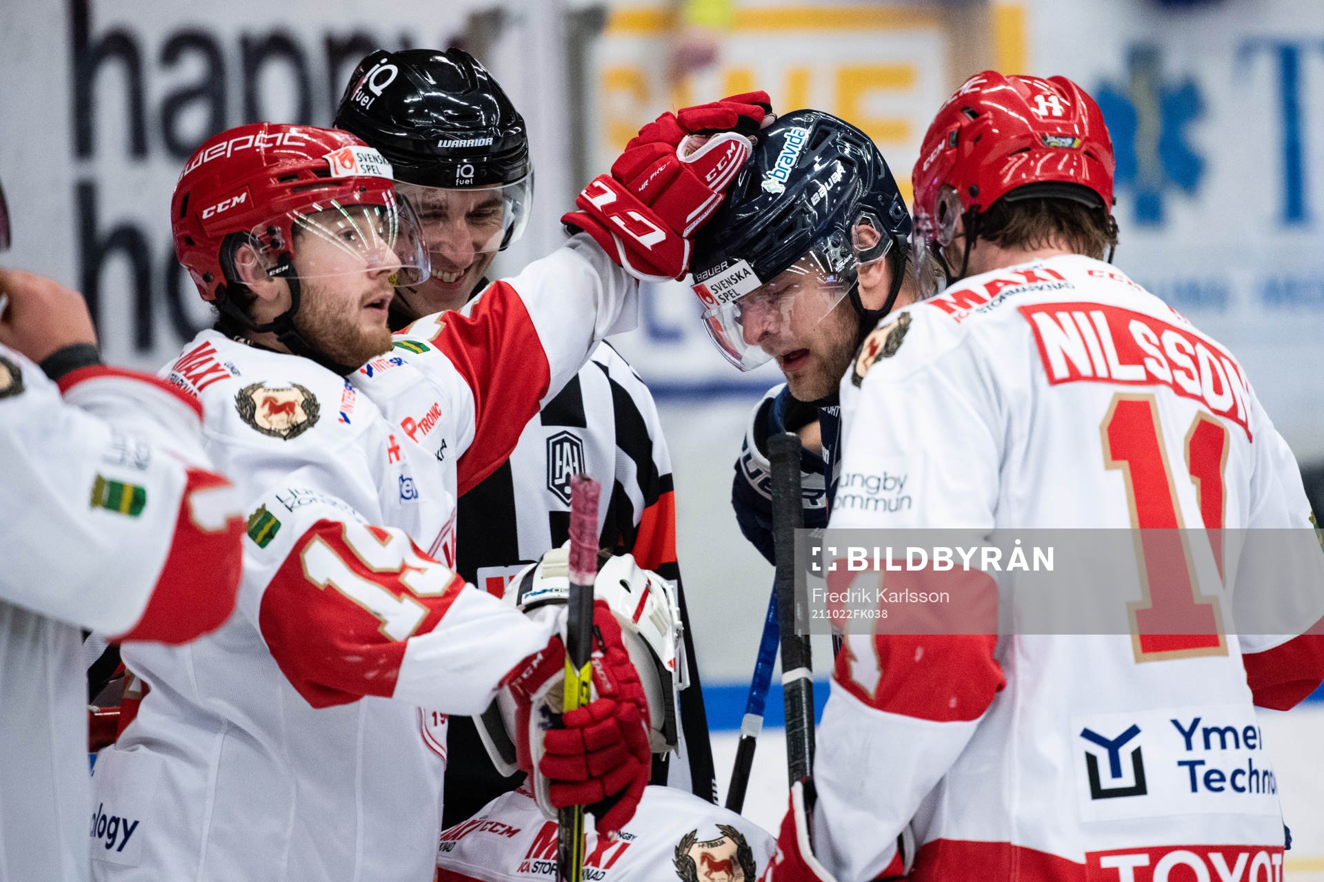 Troja-Ljungbys  Victor Romfors och Karlskogas Sebastian Fakt