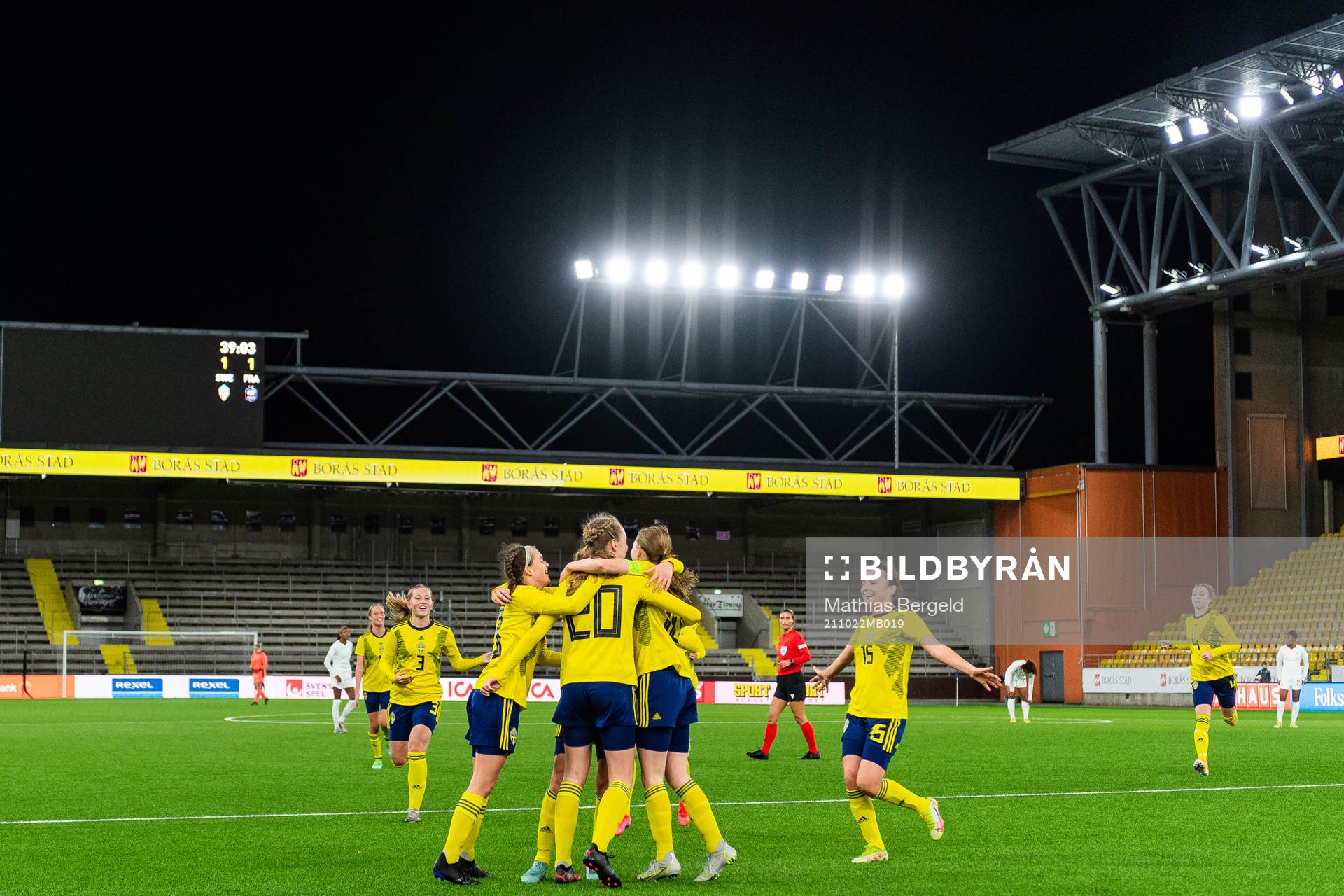 Sveriges spelare jublar