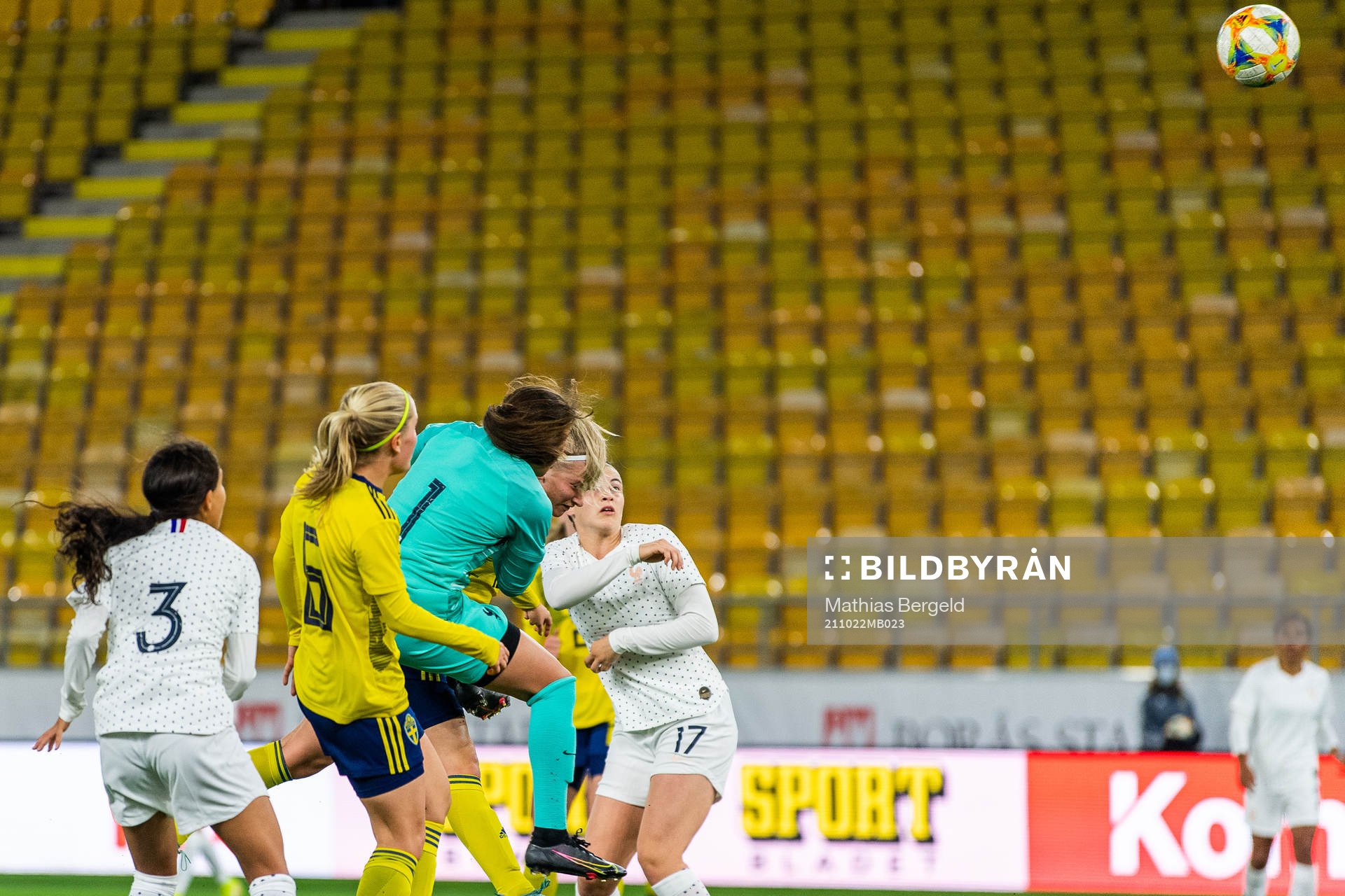 Sveriges Ida Garmfors ser Tuva Skoog göra 1-1