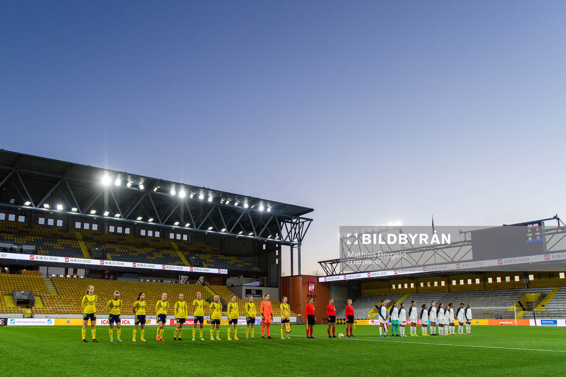 Sveriges och Frankrikes spelare vid line up