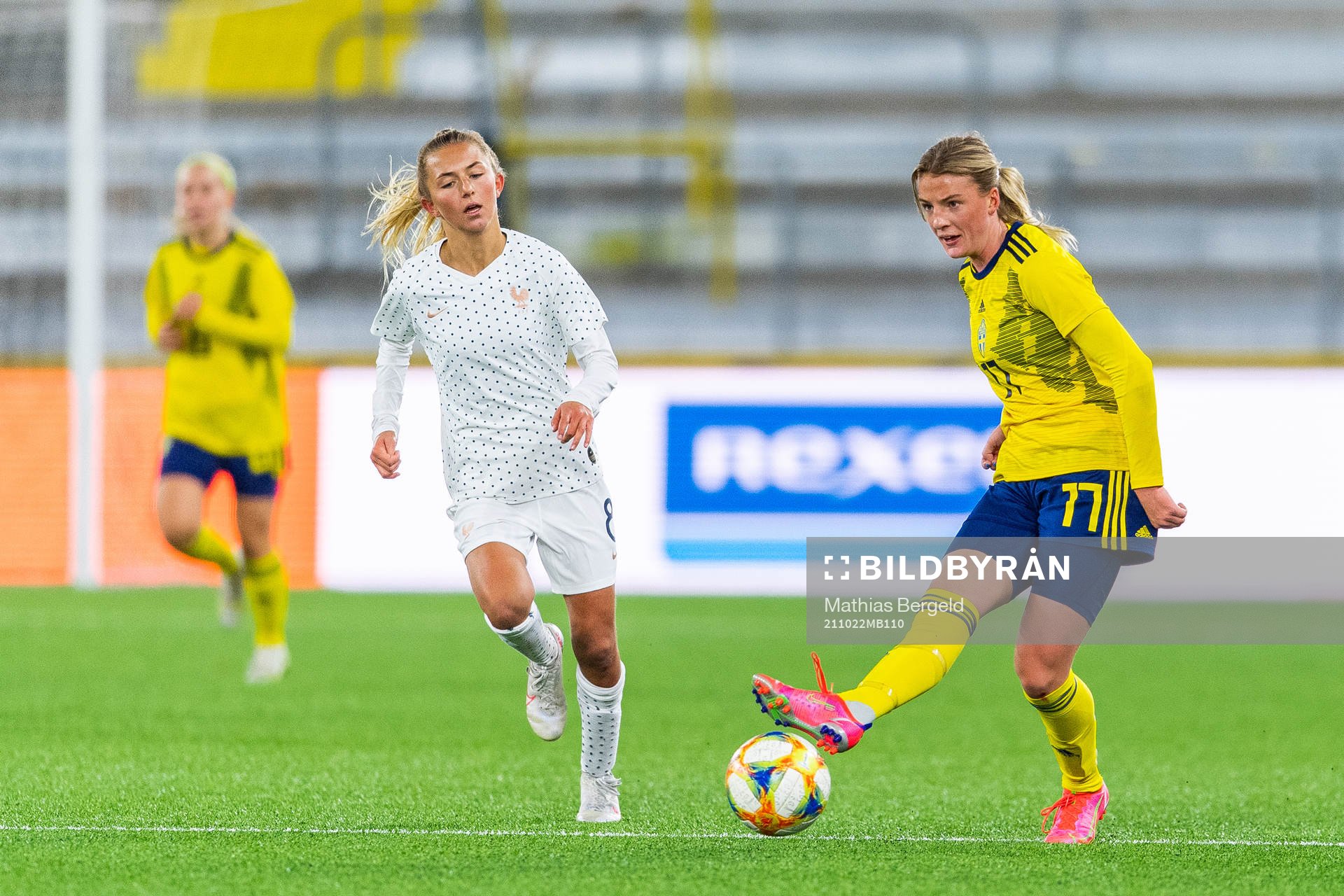 Frankrikes Lola Gsalter och Sveriges Maja Alvin