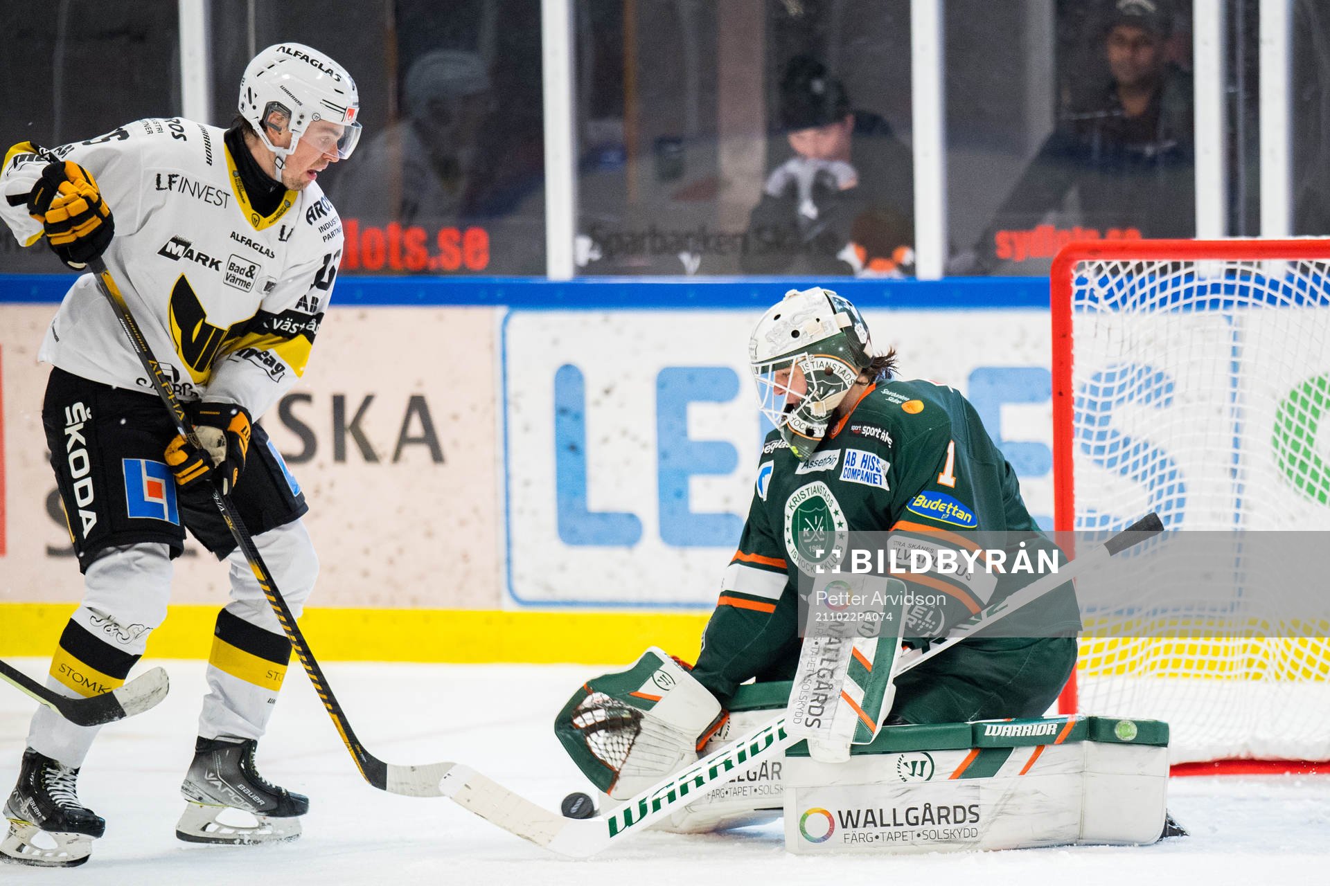 Västerås Filip Karlsson oroar mot Kristianstads målvakt