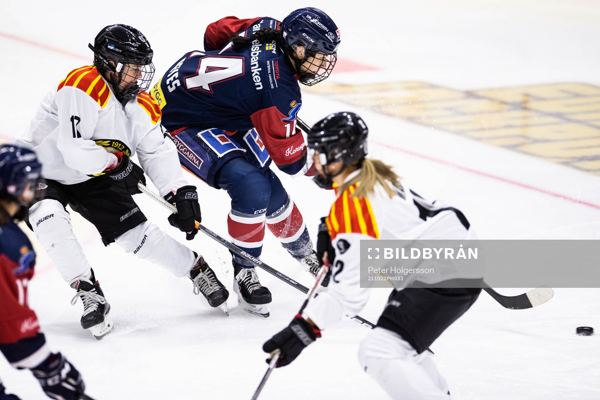 Linköpings Justine Leanne Reyes passar gör 2-2