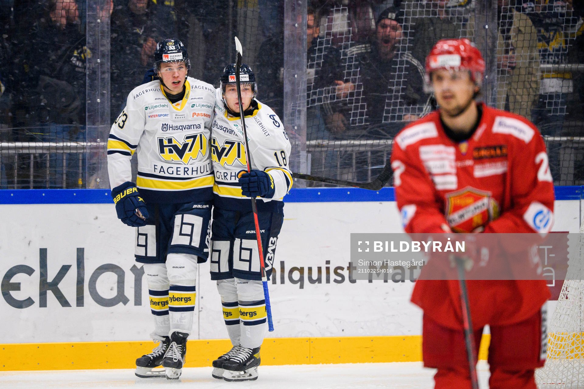 s Måns Lindbäck och Zion Nybeck jublar